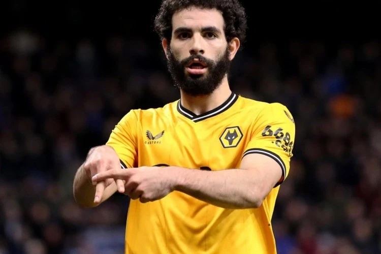 "Manchester United" Cezayirli defans oyuncusunu transfer etmeye çalışıyor