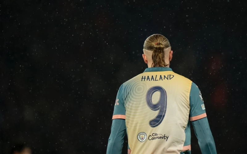 "Barcelona" Erling Haaland'ı 175 milyon euroya transfer etmek niyetinde