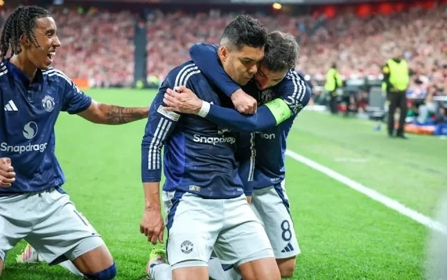 Manchester United'ın farklı galibiyeti