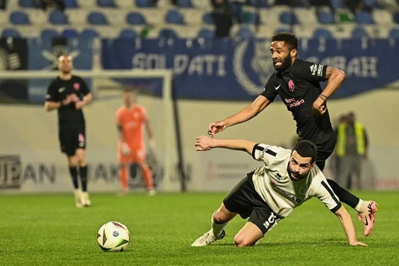 "Neftçi" için "40"