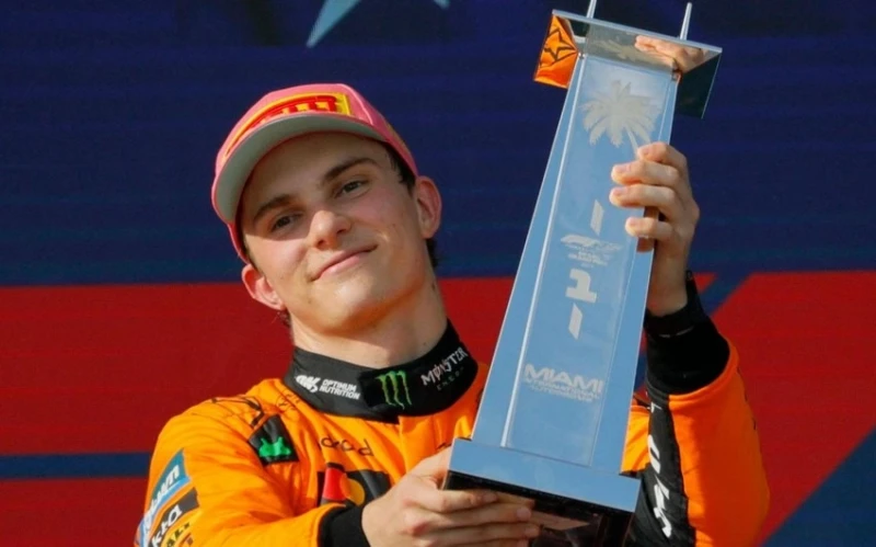 Oscar Piastri, 1998'den beri art arda üç Grand Prix kazanan ilk "McLaren" pilotu