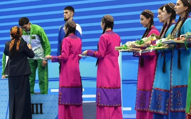 Azerbaycanlı kemer güreşçileri Türkmenistan'dan üç madalya kazandı