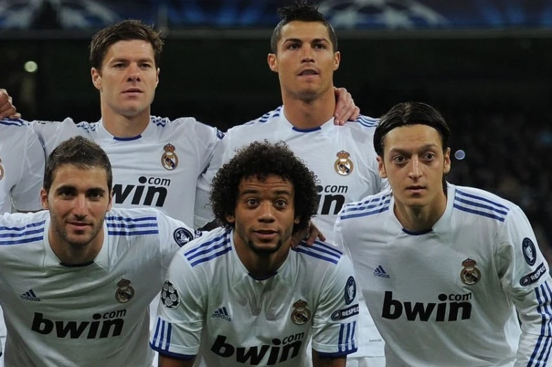 Xabi Alonso eski takım arkadaşını "Real Madrid"e transfer etmek niyetinde