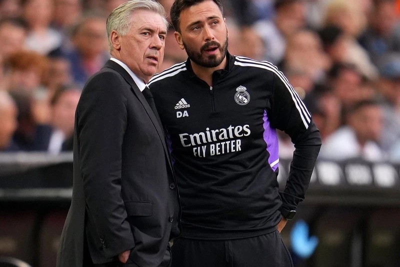 Carlo Ancelotti oğluyla birlikte gitti