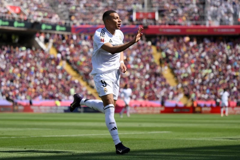 PSG, Mbappe'den 98 milyon euro talep ediyor