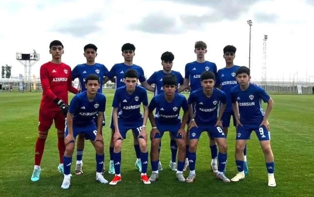 "Karabağ" ve "Fulham" kulüplerinin 15 yaş altı futbol takımları arasında maç yapıldı