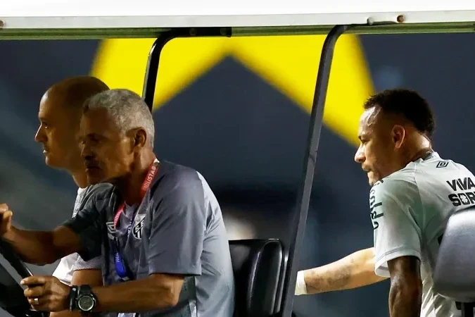 Brezilya kulübü Neymar'ın sakatlığı hakkında açıklama yaptı