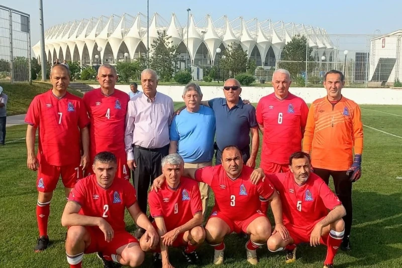 Azerbaycanlı veteran futbolcuların Özbekistan maçı berabere sona erdi