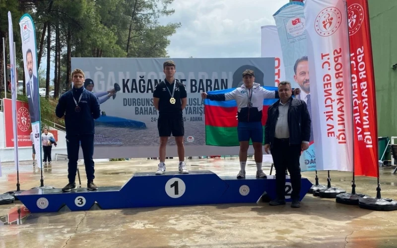 Azerbaycanlı Kürekçiler Türkiye'de Bir Altın ve Bir Gümüş Madalya Kazandı