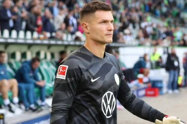 Milli takım kalecisi "Bayern"e transfer olmadı, yeni sözleşme imzaladı