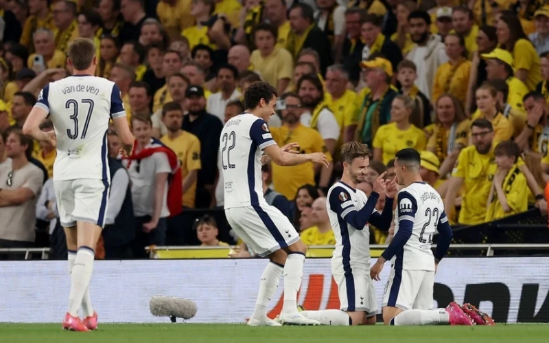 "Tottenham" Avrupa kupaları tarihinde ikinci kez maçın ilk dakikasında gol attı