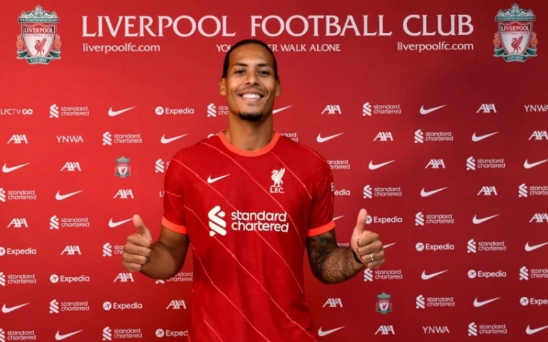 "Liverpool" Virgil van Dijk'ın sözleşmesini yeniledi