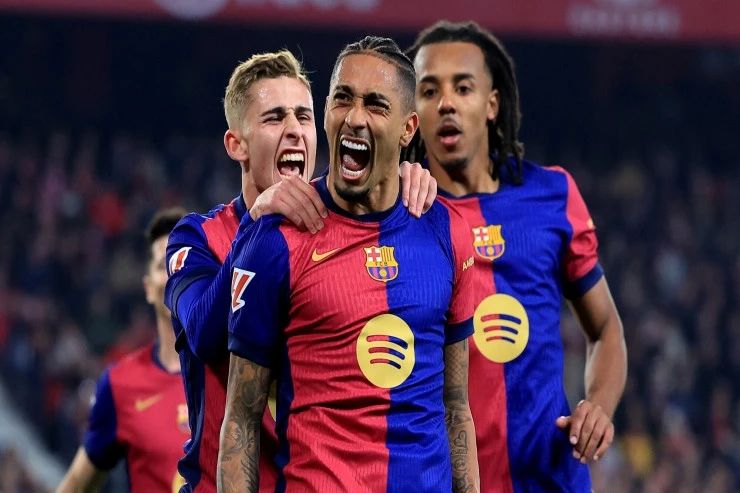 "Barcelona" verimli bir forvet transfer ediyor