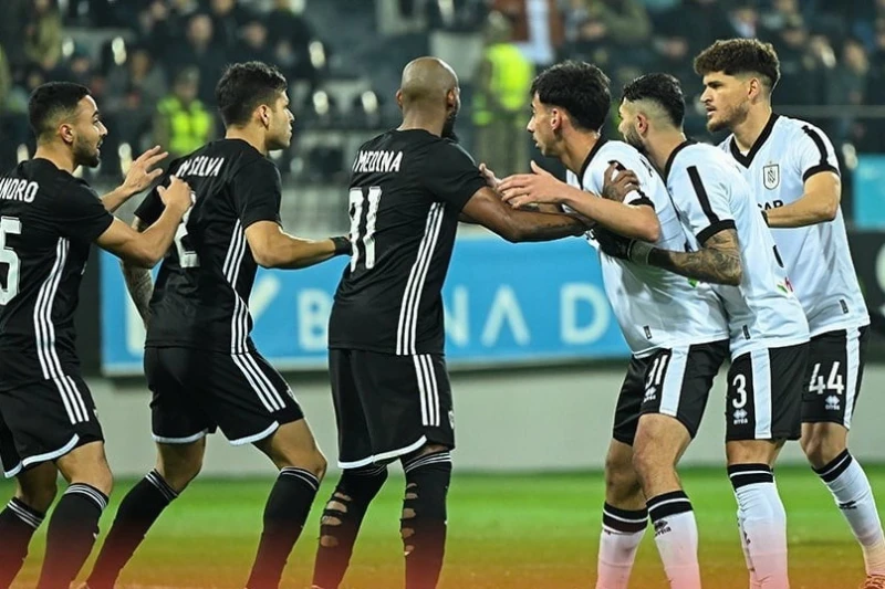 "Karabağ" ve "Zira" geriledi, "Neftçi" yerini korudu
