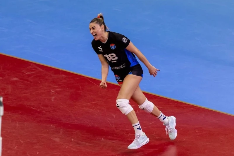 Azerbaycanlı voleybolcu "Vasas"tan ayrıldı