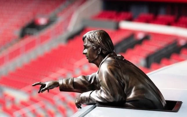 Tribünde Efsanevi Futbolcunun Heykeli Dikildiğraflar