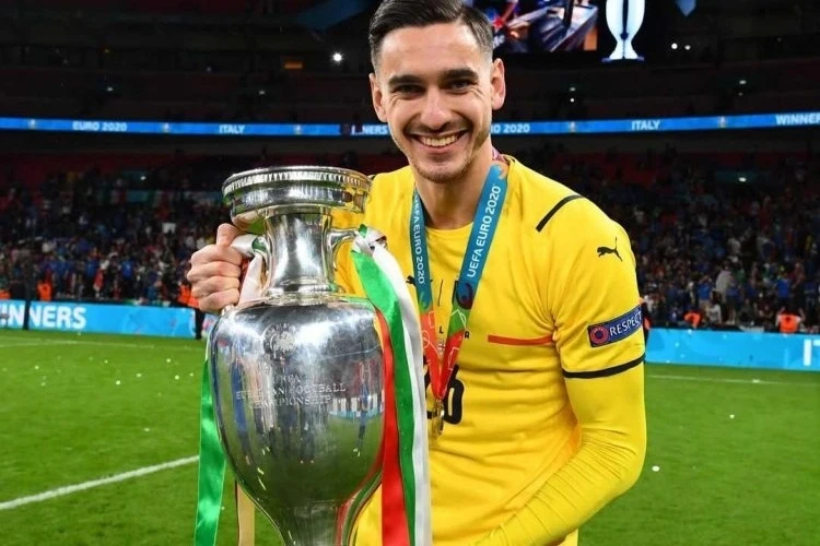İtalya milli takımının kalecisi "Fenerbahçe"ye transfer olabilir