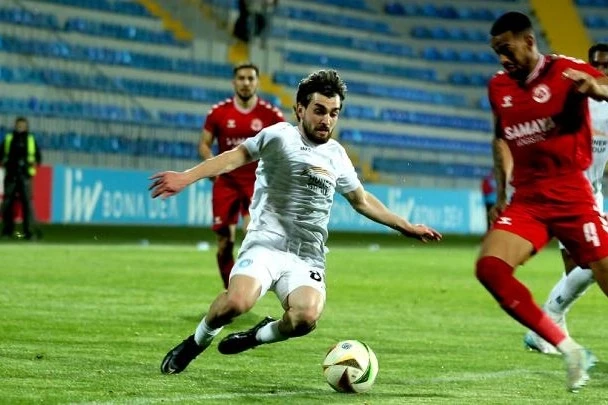 Merdekan'da 2 Gol, 1 Kırmızı Kart