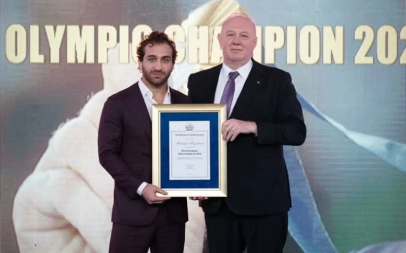 Azerbaycan Olimpiyat şampiyonu Hidayet Haydarov ve judo takımının baş antrenörü Richard Trautmann, Karadağ'da ödüllendirildi