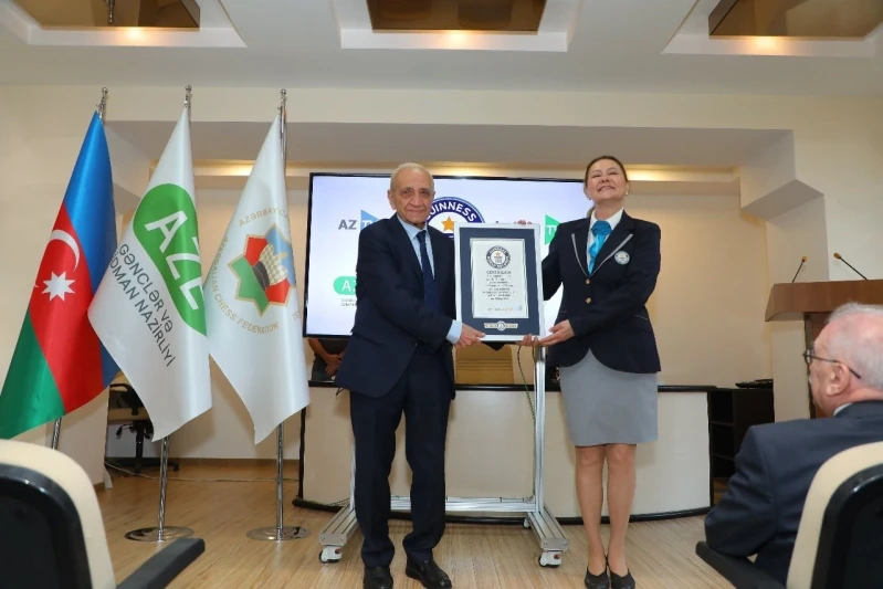 "Satranç Kulübü" programı "Guinness Rekorlar Kitabı"na girdi - FOTOĞRAF