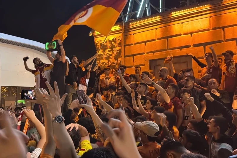 Galatasaray'ın şampiyonluğu Bakü'de de büyük sevinçle kutlandı - VİDEO