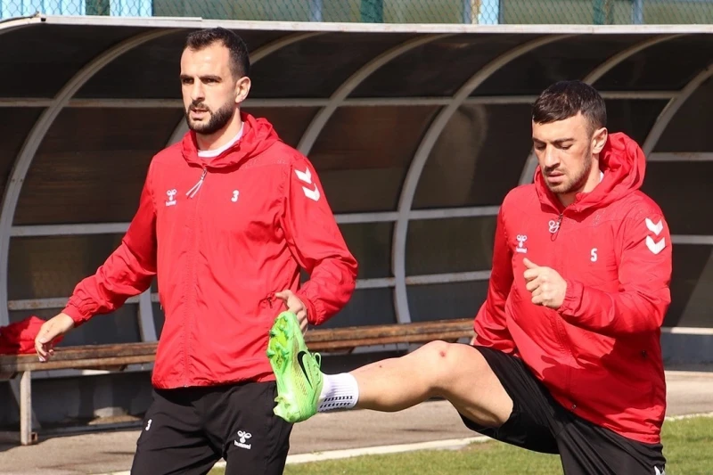Hasanalizade ve Kuzmanovic "Karabağ" maçına hazırlanıyor