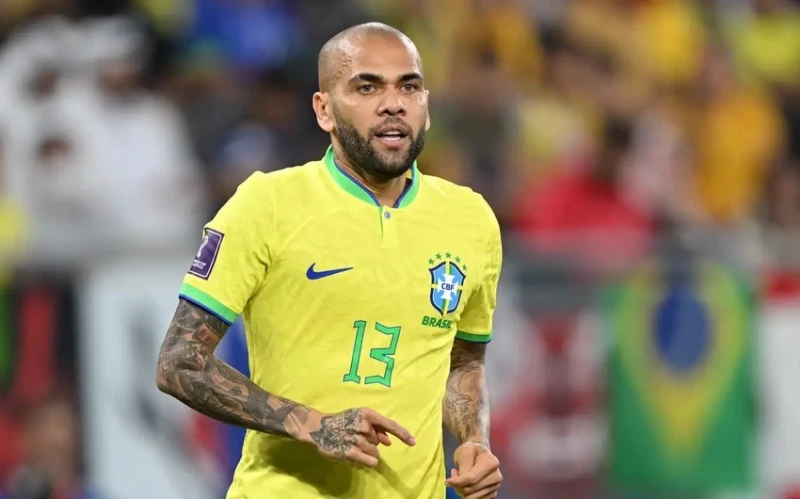Dani Alves Rusya'da Oynayabilir