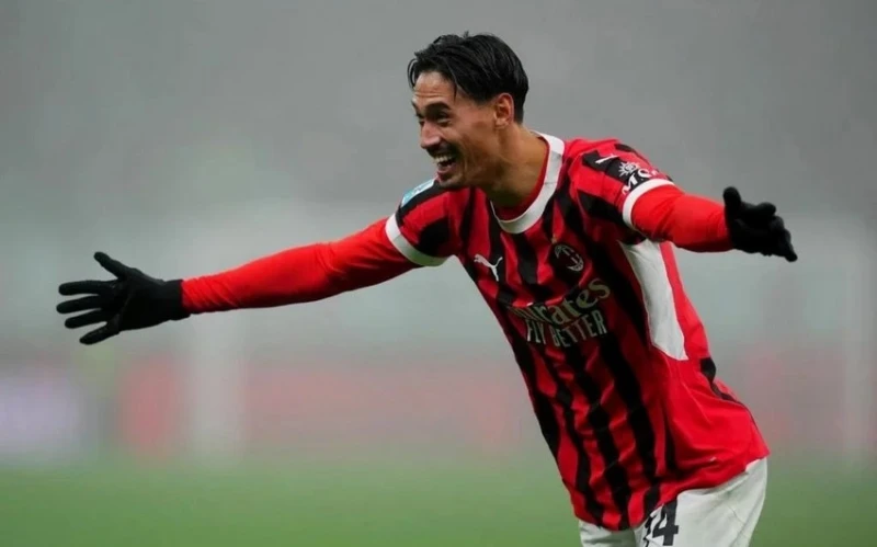 "Milan"lı futbolcu İngiliz kulübüne transfer olabilir
