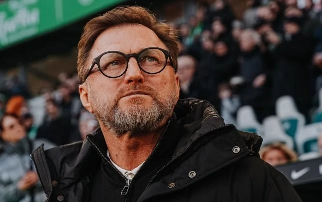 Bundesliga kulübünde teknik direktör istifası