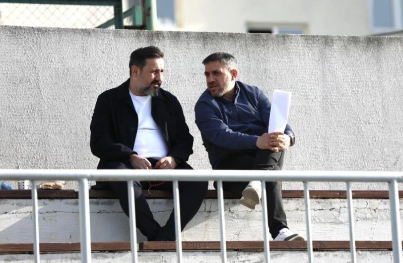 Ayhan Abbasov milli takım için futbolcu arıyorğraflar