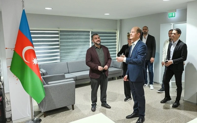 FIBA Genel Sekreteri, Azerbaycan Basketbol Federasyonu liderliği ile bir araya geldi
