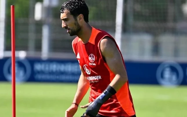 Mahir Emreli koruyucu atel ile antrenmana başladı