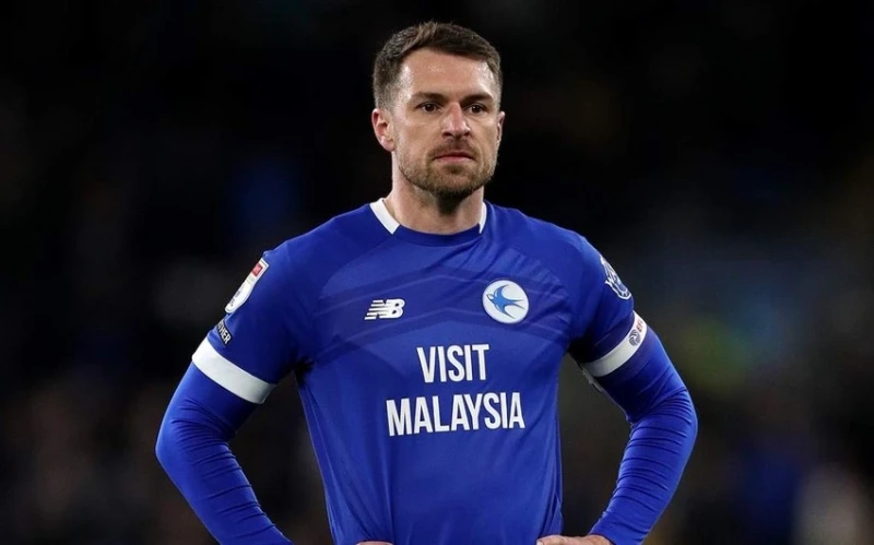 Eski Arsenal orta saha oyuncusu Cardiff City'de oynayan teknik direktör görevine getirildi