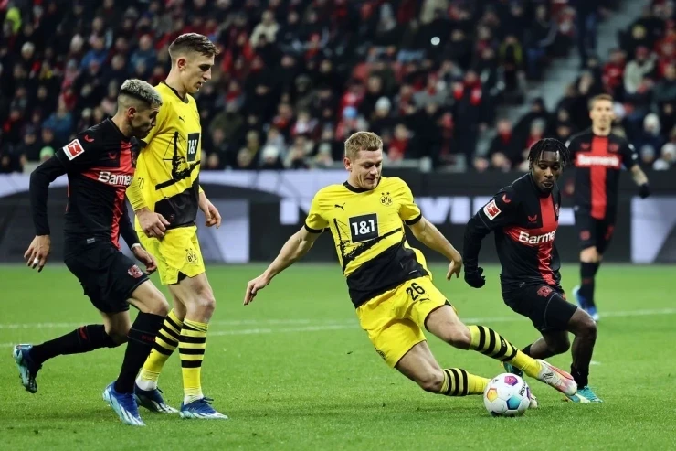 "Dortmund" - "Bayer" maçında 6 gol atıldı