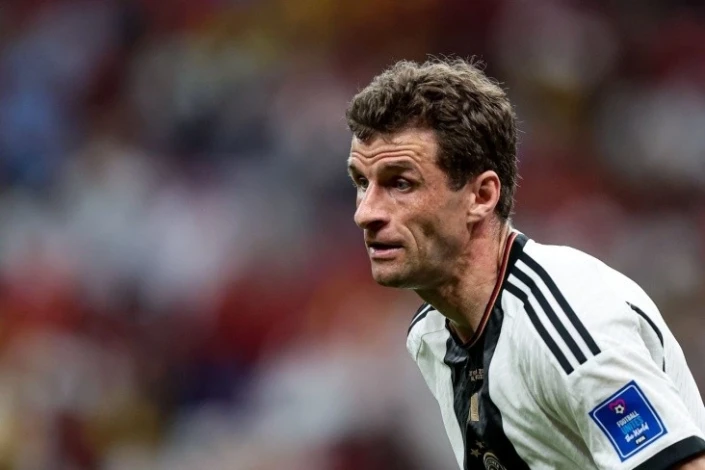 Thomas Müller bir seçimle karşı karşıya