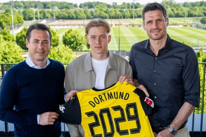 İsveçli futbolcu "Borussia"da