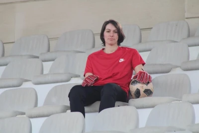 Erkek futbolculara liderlik edecek ilk kadın antrenörümüz: “Ailemizde kız çocuklarına karşı hiçbir ayrımcılık olmadı” - RÖPORTAJ