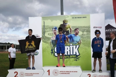 Azerbaycanlı triatlet Türkiye'deki yarışmada birinci oldu