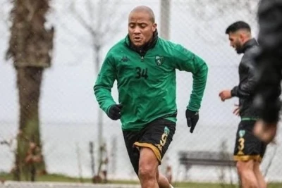 "Karabağ"ın eski forveti aynı takıma transfer oldu