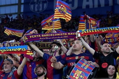 "El Clasico" öncesi taraftarlarla polis arasında çatışma, taraftarlar marşı yuhaladı