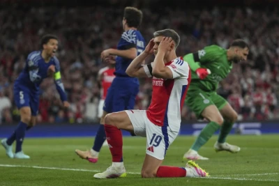 "Arsenal" sahasında "PSG"ye mağlup oldu