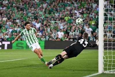"Betis" evinde, "Chelsea" deplasmanda kazandı