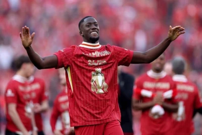 Şampiyon "Liverpool"un defans oyuncusu geleceği hakkında AÇIKLAMA YAPTI