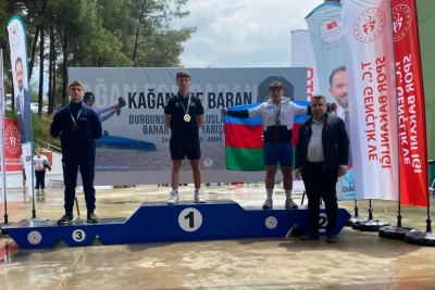 Azerbaycanlı Kürekçiler Türkiye'de Bir Altın ve Bir Gümüş Madalya Kazandı