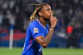 "Barcelona" PSG'nin kanat oyuncusunu transfer etmek niyetinde