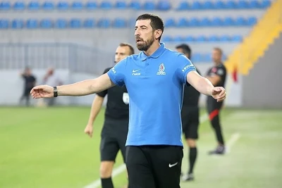 Milli takımımızın teknik direktörü, futbolcuların uluslararası maçlarda az tecrübeye sahip olmaları nedeniyle zorluk çektiklerini belirtti