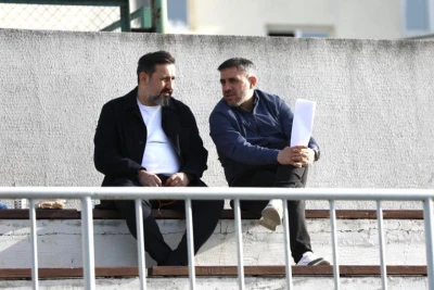 Ayhan Abbasov milli takım için futbolcu arıyorğraflar