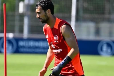 Mahir Emreli koruyucu atel ile antrenmana başladı