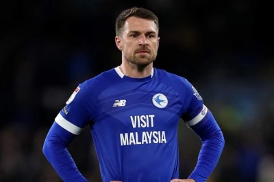 Eski Arsenal orta saha oyuncusu Cardiff City'de oynayan teknik direktör görevine getirildi